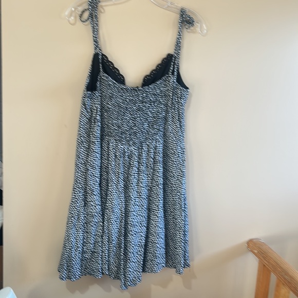 NWT STREETWEAR SOCIETY JUMPER BLACK AND WHITE IN SIZE XL - Picture 16 of 16